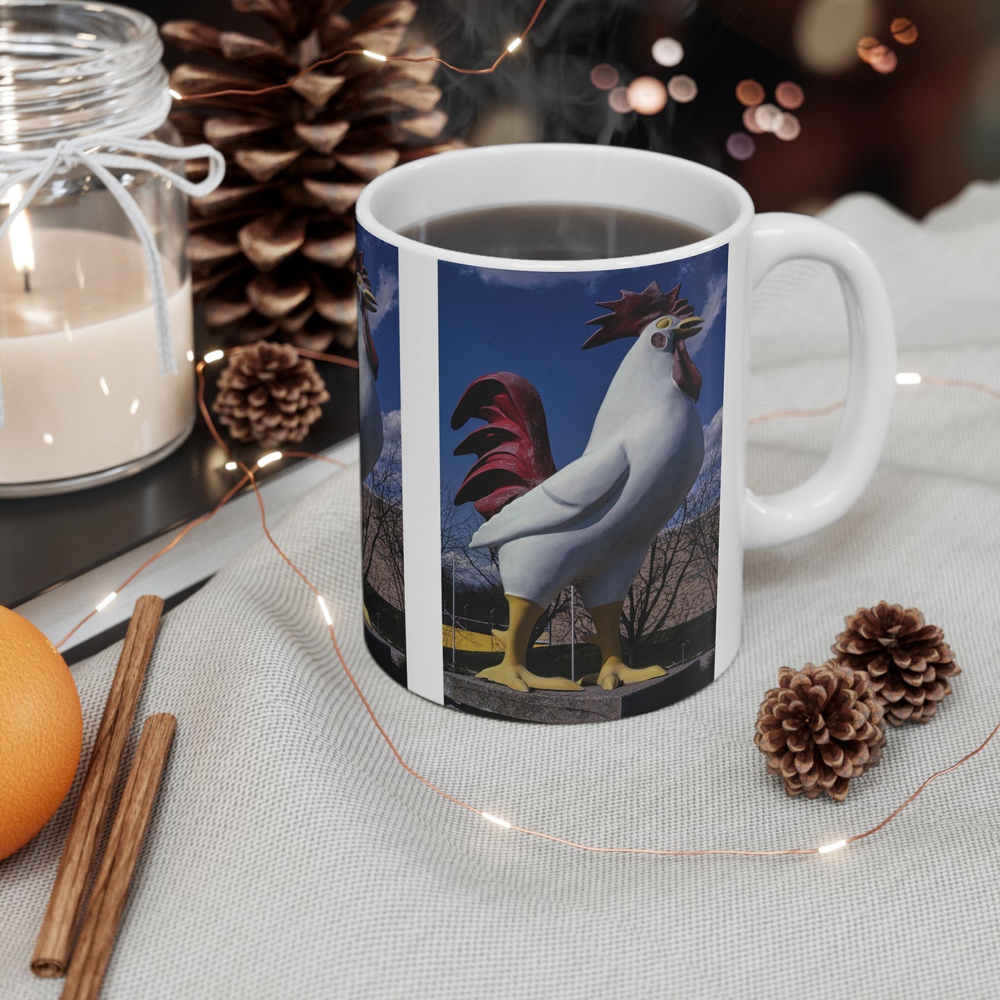 ROADSIDE MUGS – Keramiktasse mit großem Huhn, 325 ml